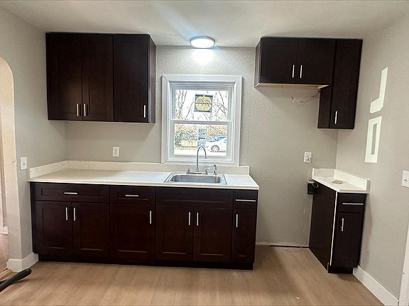 5th image of 722 Wilson Avenue