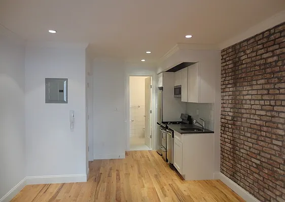 Rented by Bond New York | media 36