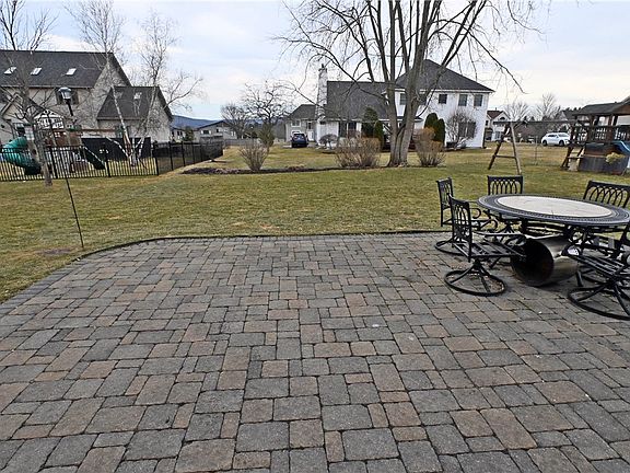 5th image of 16 Chelsea Dr