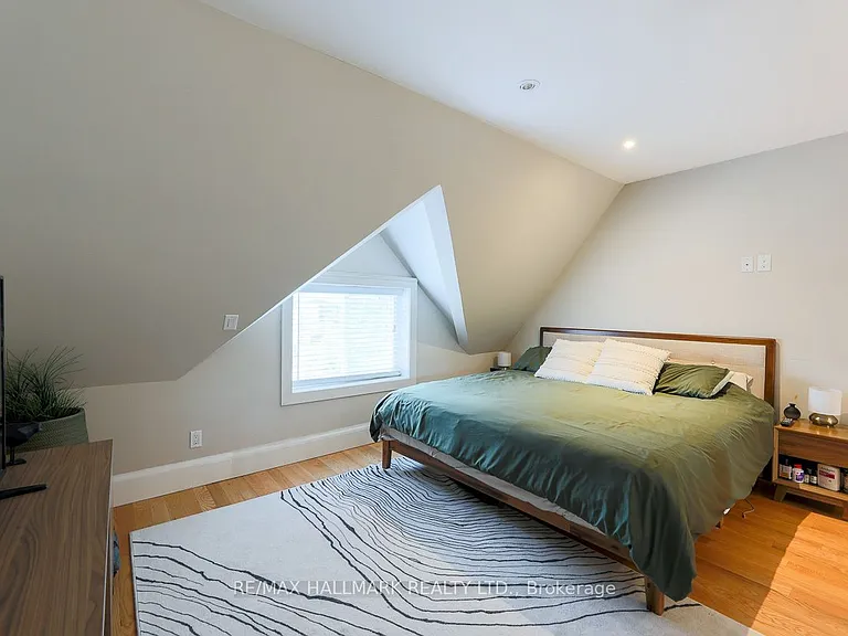 35 Dingwall Ave — Photo 24
