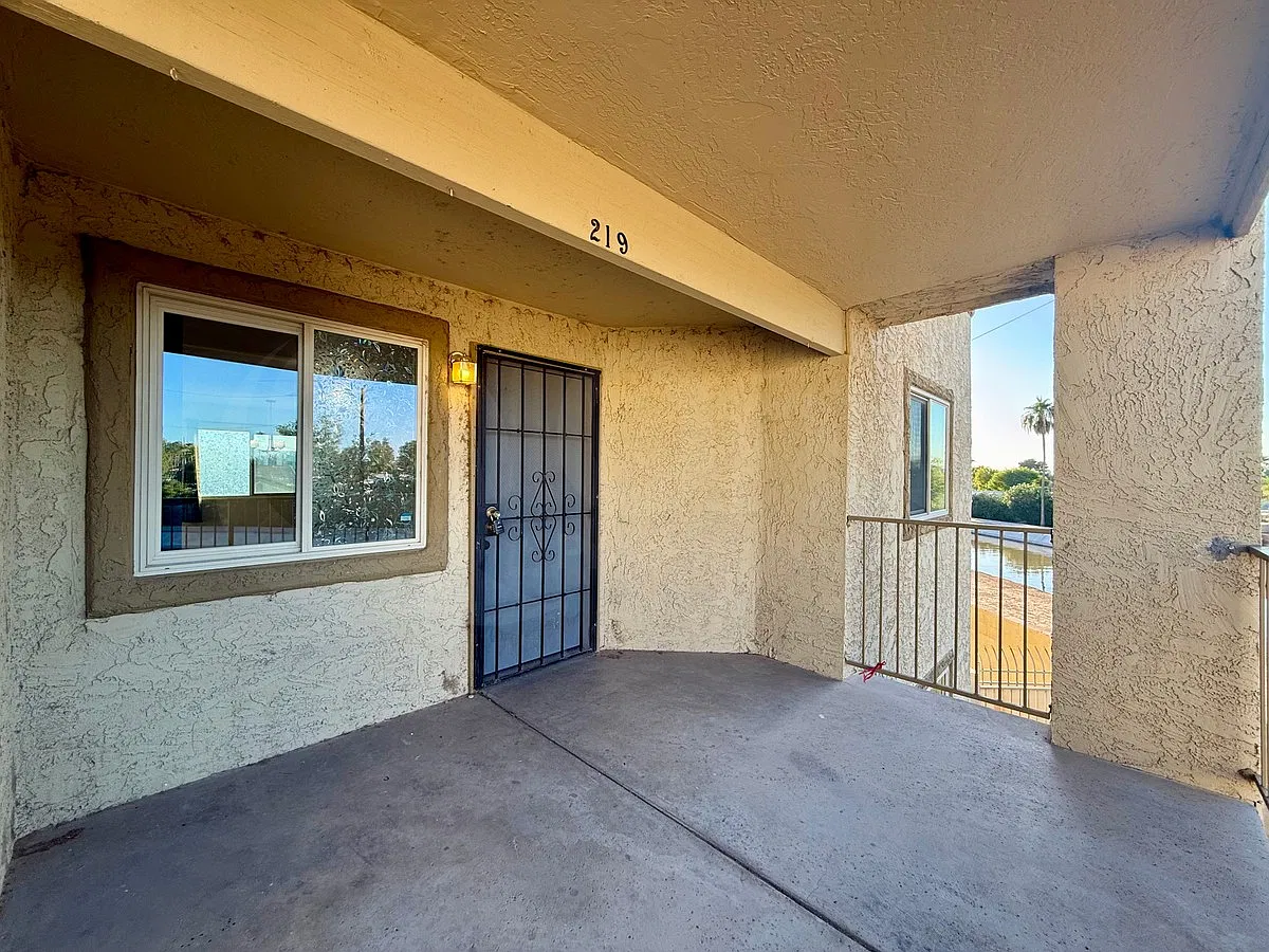 2220 W Dora St — Photo 4