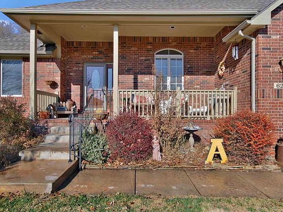 3rd image of 624 W Anderson Ave