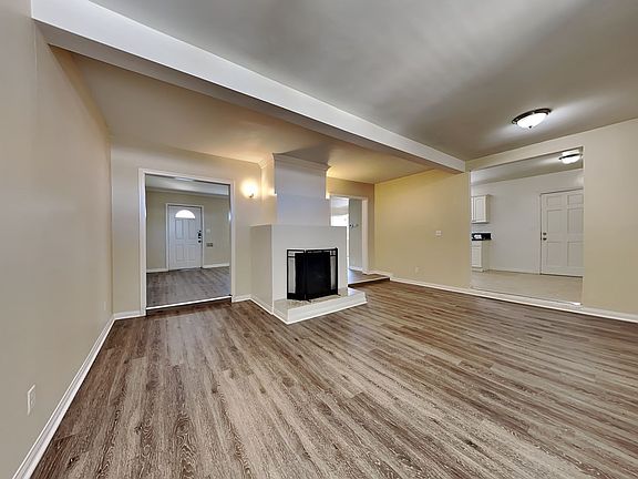 3rd image of 10600 S Saint Andrews Pl