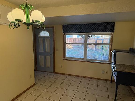 5th image of 410 W Creek St