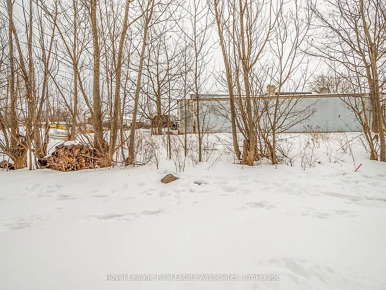 3981 Crown St — Photo 36
