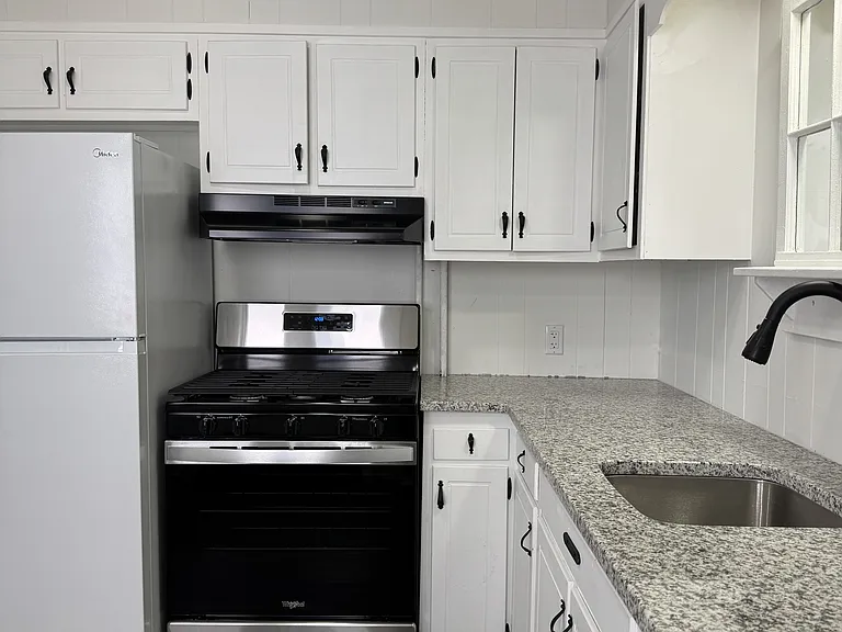 517 Bentley Ave — Photo 20