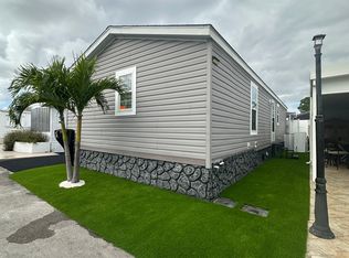 67 W Lake Ct, Hallandale, FL 33009