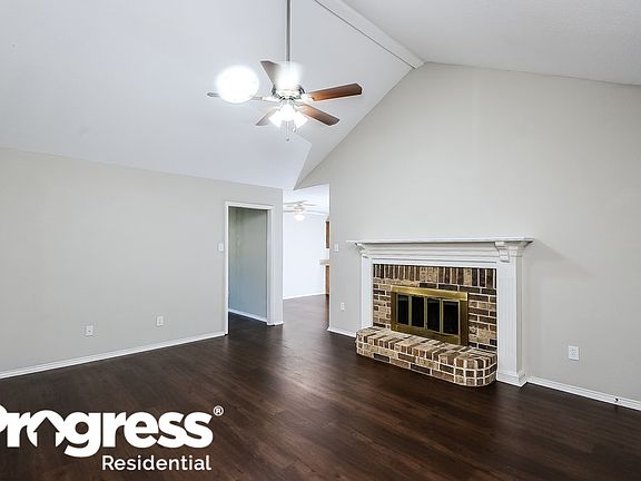3rd image of 832 Glenwick Ct