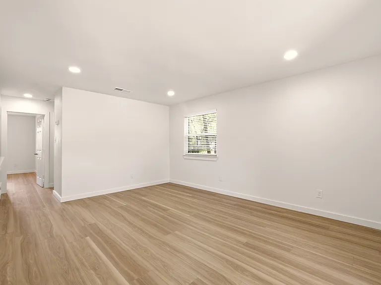908 Isbell Rd #B — Photo 10