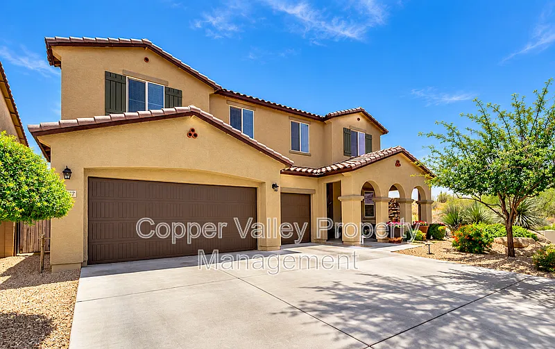 5 bed, 5.0 bath, 4320 sqft, $3,495 — Photo 1