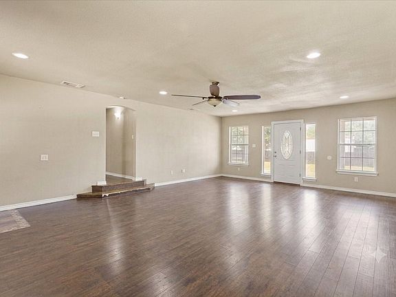 4th image of 405 Granbury Ct
