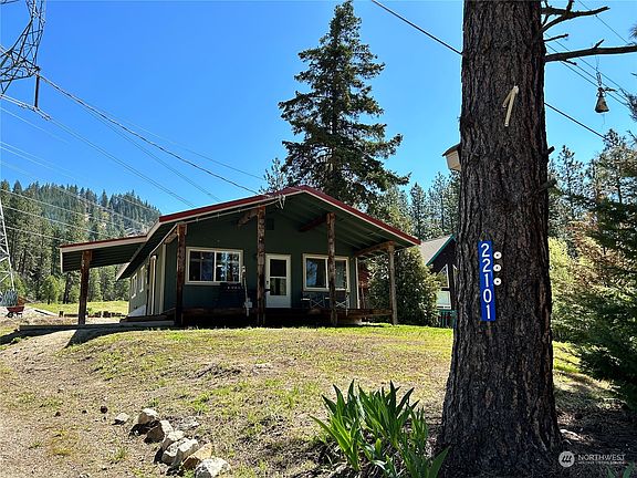 Home has been completely renovated, with new concrete patio, path, french drain, & foundation work.>