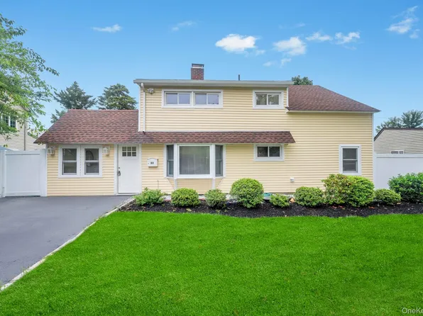 33 Beacon Lane, Hicksville, NY 11801