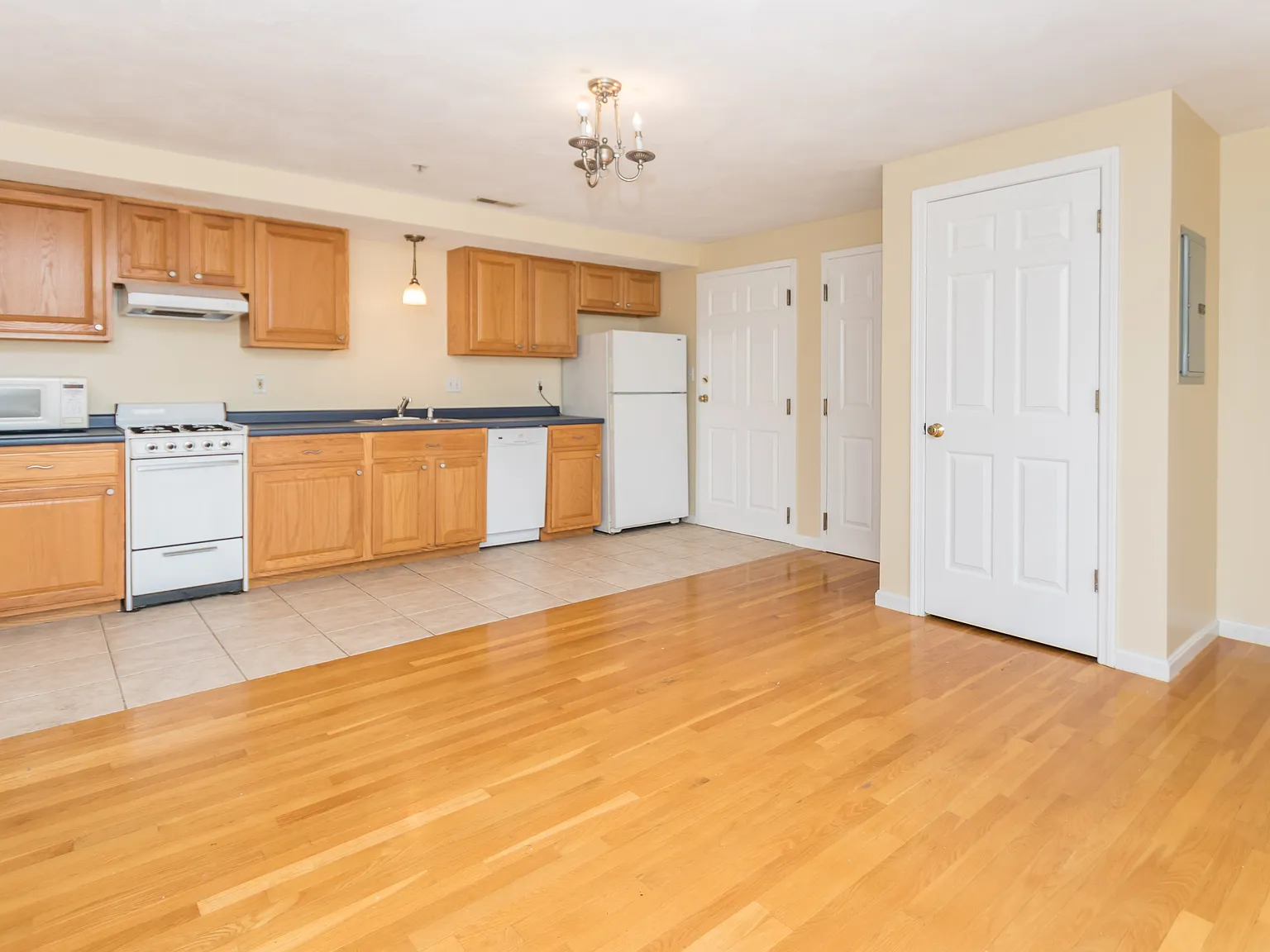 1 bed, 602 sqft, $2,100 — Photo 4
