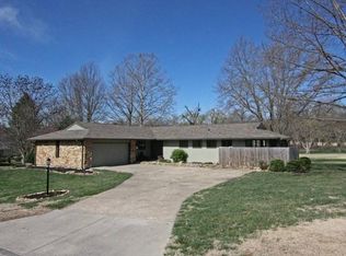 3514 Tam Oshanter Dr, Lawrence, KS 66047
