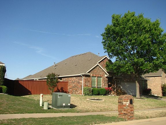 2nd image of 1016 Bending Oak Dr