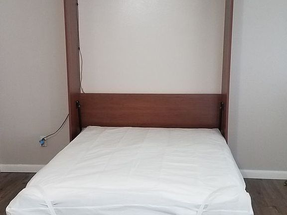 4th image of 20800 River Dr APT A28