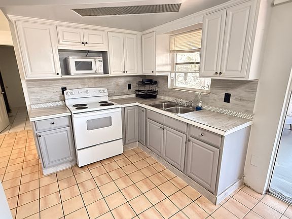 2nd image of 1828 Dartmouth Dr
