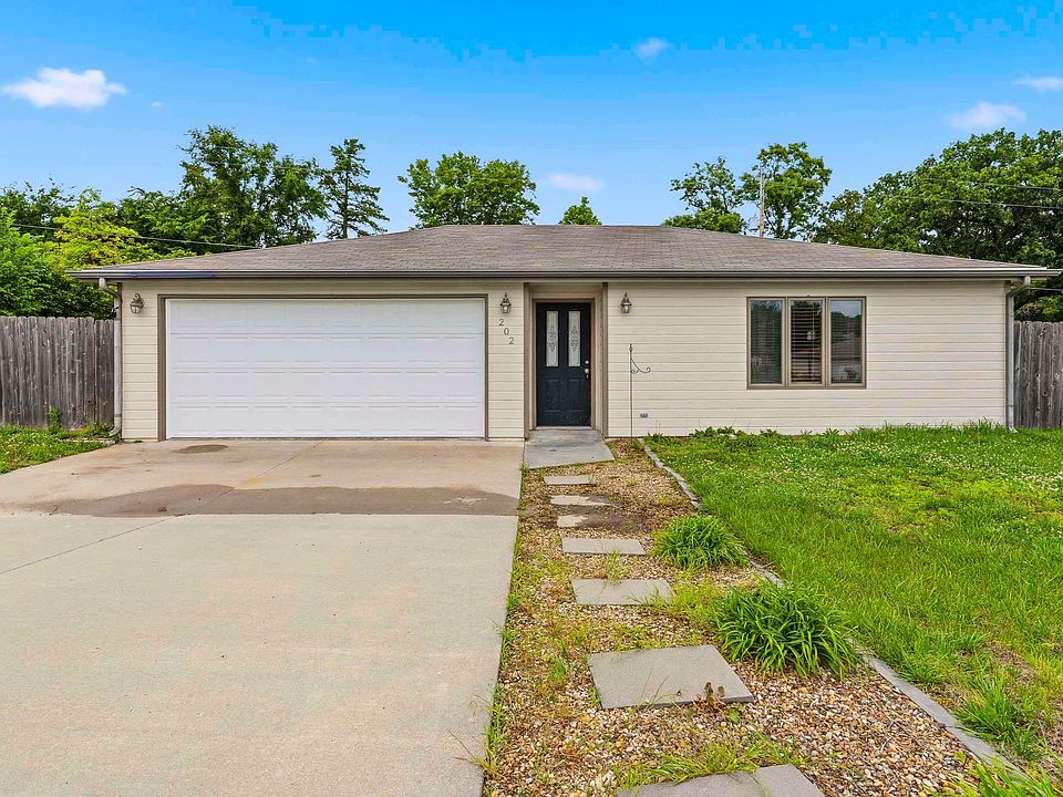 1st image of 202 William Dr