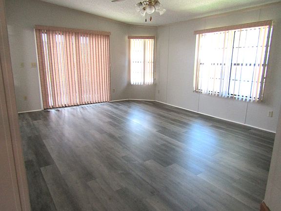 5th image of 77 Villa Ct #1201