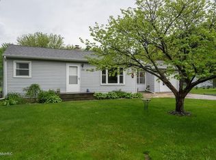 1521 Maiden Ln, Saint Joseph, MI 49085