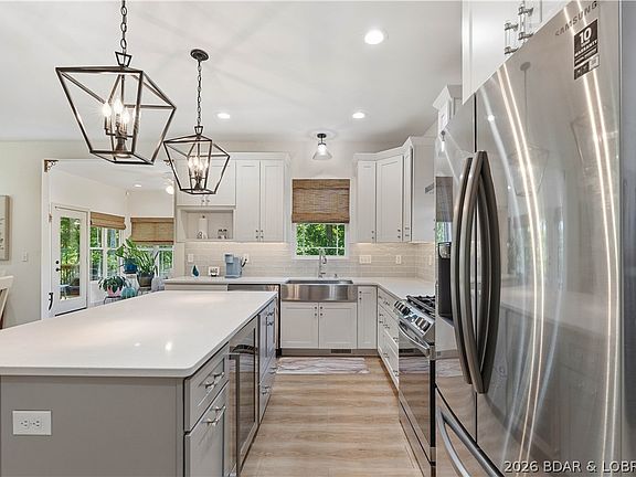 5th image of 705 Cambridge Dr