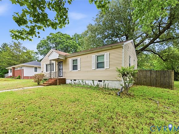 3rd image of 136 Holly Hill Dr