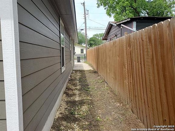 3rd image of 1826 BUFFALO ST