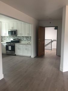 22728 Ventura Blvd, Woodland Hills, CA, 91364