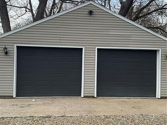 3rd image of 891 Halcyon Dr