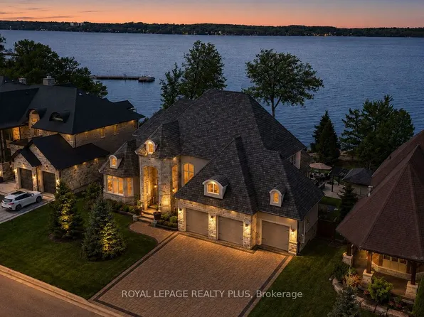 39 Plunkett Ct, Barrie, ON L4N 6M3