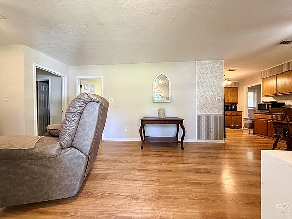 5th image of 410 Cummings Ln