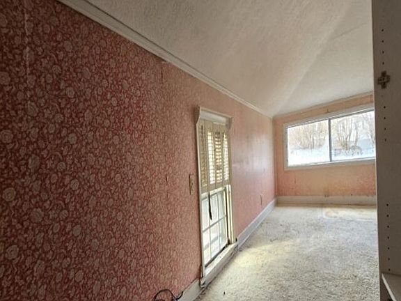 3rd image of 2200 Crest St
