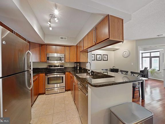 4th image of 2400 Clarendon Blvd APT 708