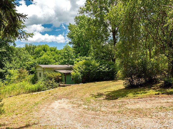 4th image of 82 Englewood Dr