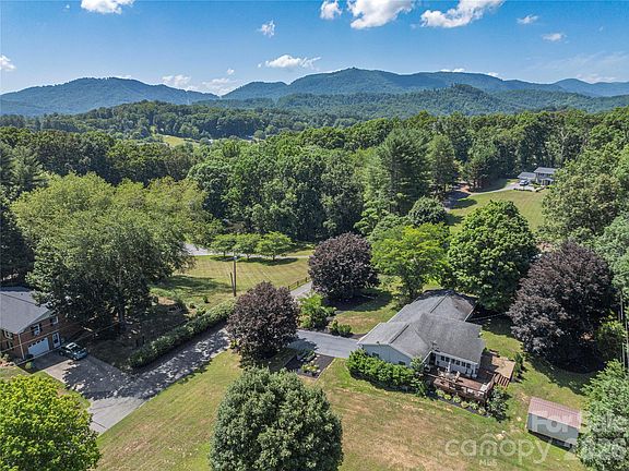 2nd image of 258 Camelot Dr
