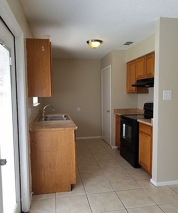 5th image of 7426 Clear Water St