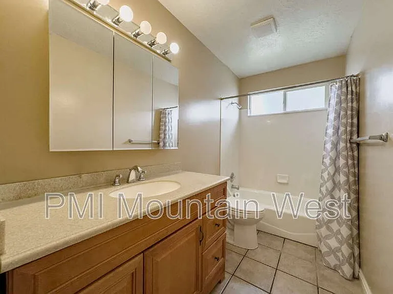 2419 W 1850 N — Photo 16