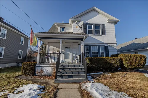 220 Kingsbury Ave Photo 1