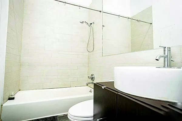 Rented by Rentall Group Inc | media 9