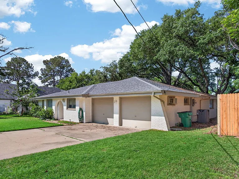 4202 Indian Creek Ct — Photo 6