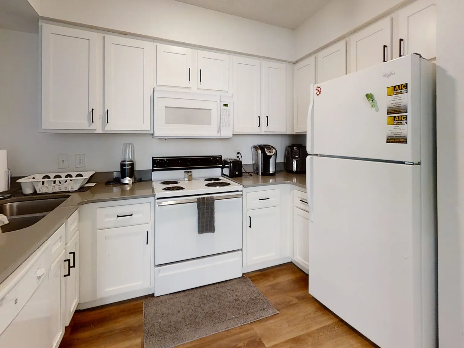 5 bed, $2,930 — Photo 2