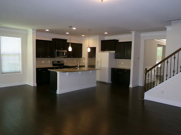 1419 Sawyer Ave — Photo 10