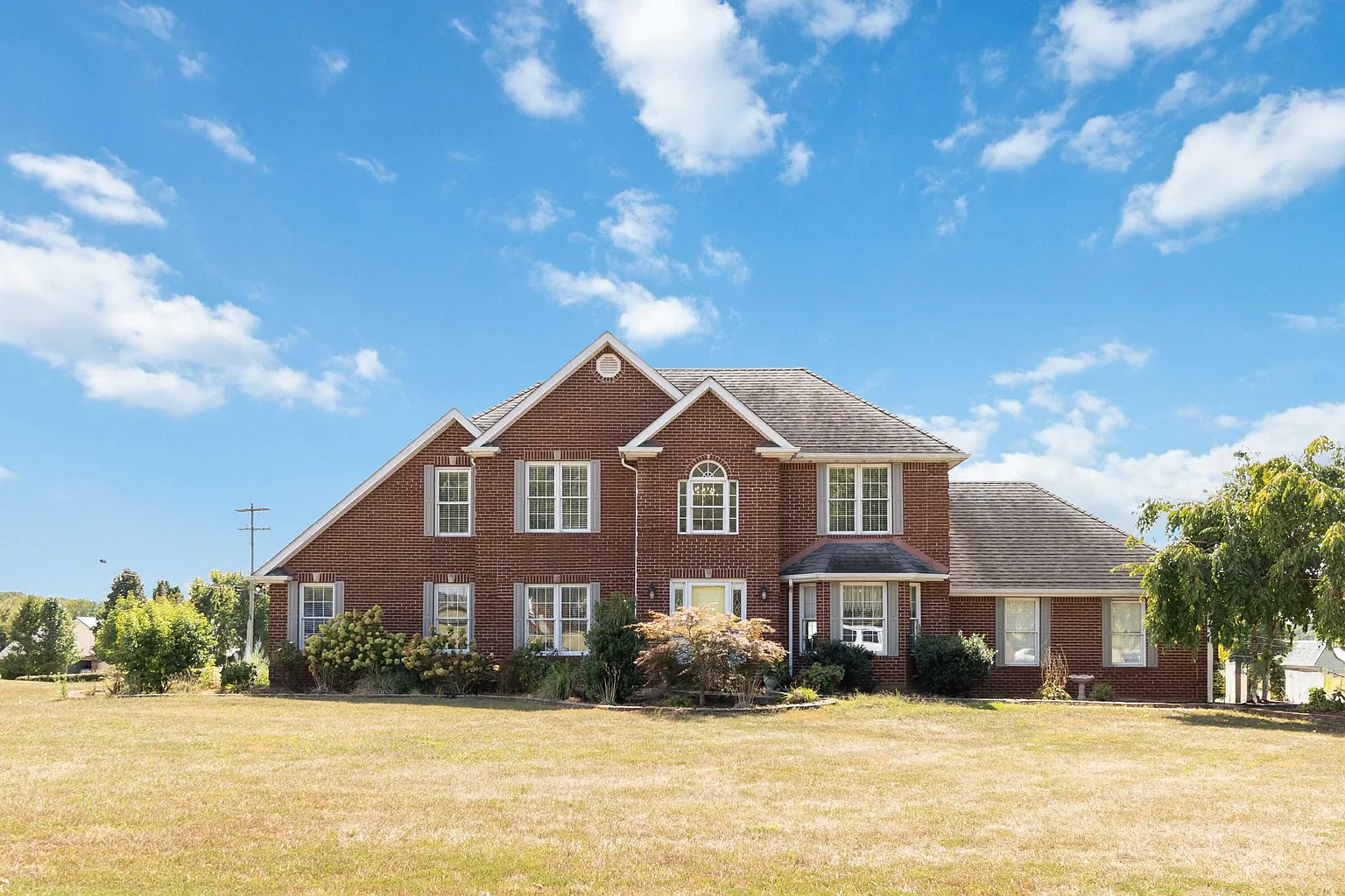 400 Natures Pointe Dr photo 1