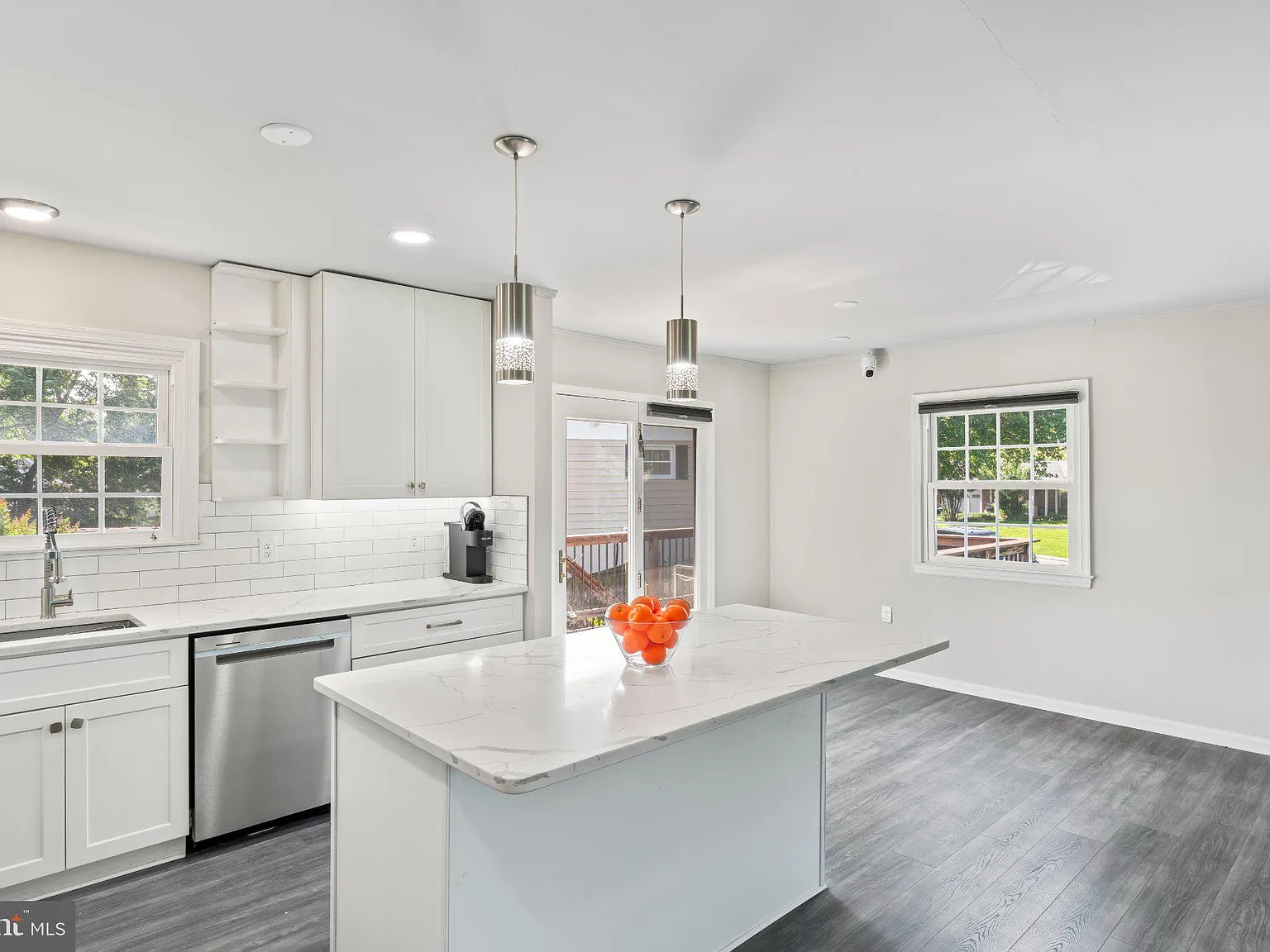 4 bed, 2.0 bath, 2454 sqft, $3,750 — Photo 3