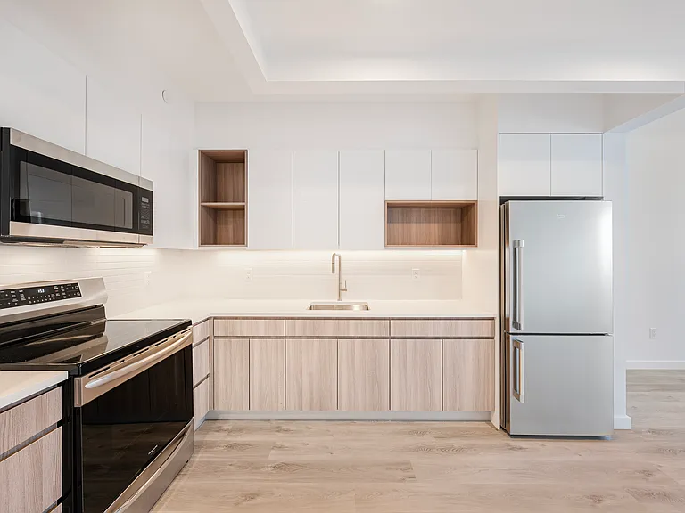 85 Commercial St #4S — Photo 3