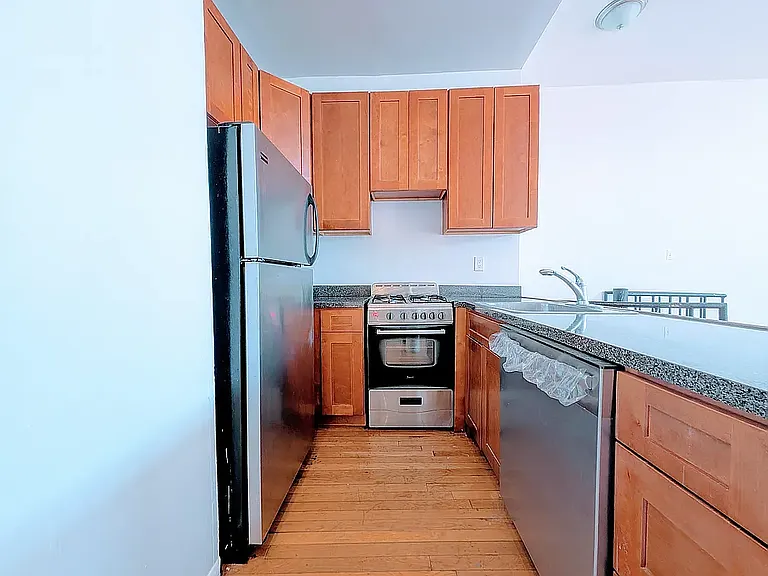 71 Columbia St #1L — Photo 3
