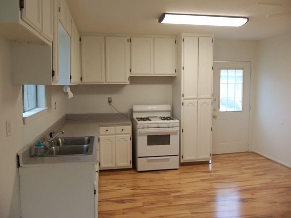 4th image of 1094 Grand Ave