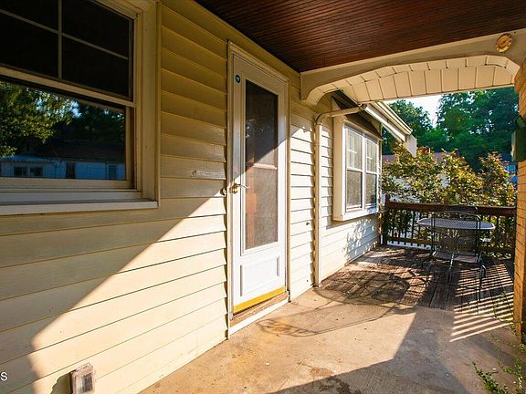 3rd image of 1121 Burnet Ave