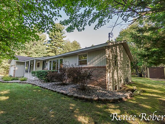 5th image of 15615 Croswell St